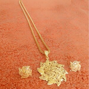 Fancy chain with locket